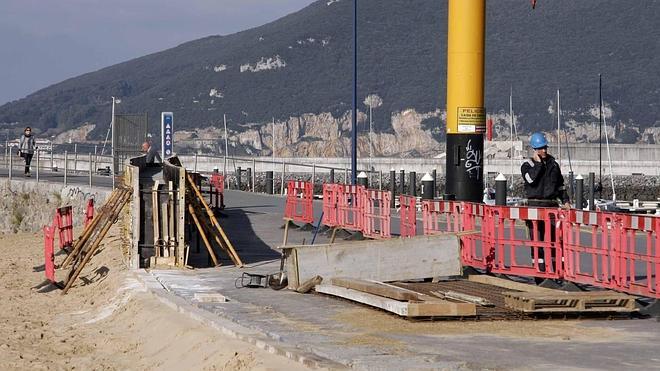 La oposición de Laredo denuncia la construcción de un muro en el espigón sur del puerto