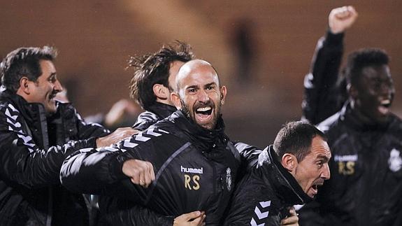 Consigue dos entradas dobles para ver el Racing-Racing de Ferrol