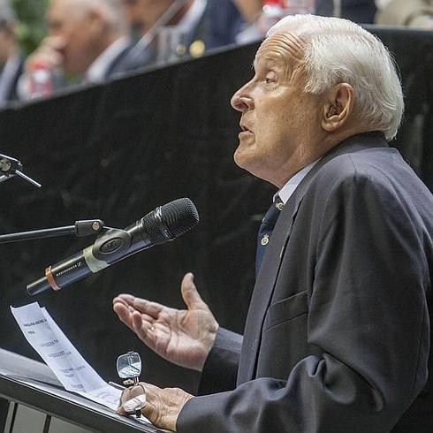 Homenaje a José Antonio Saro en la fiesta de Navidad del Racing