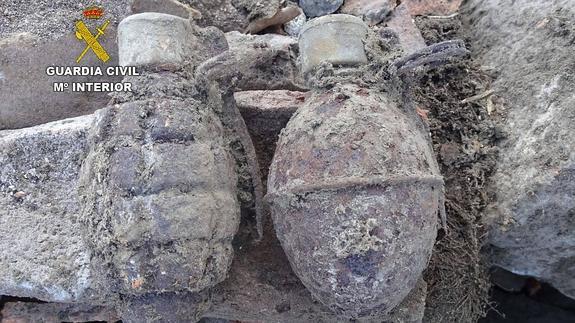 Encuentran en una casa en obras de Aguayo dos granadas activas de la Guerra Civil
