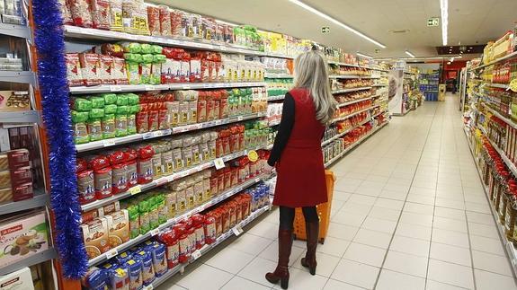 Los trabajadores de los supermercados de Cantabria convocan una huelga en Nochevieja