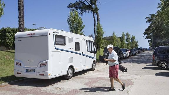 El Pleno vota un cambio normativo para permitir aparcar a las autocaravanas en Santander