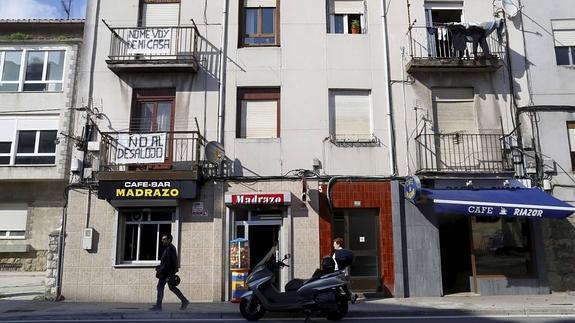 El PP lleva el conflicto del Pilón al Parlamento para regular los realojos