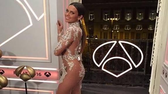 Cristina Pedroche vuelve a triunfar con su vestido... y de nuevo recibe descalificaciones