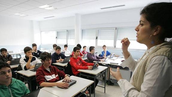 Educación quiere reducir la jornada lectiva del profesor para tener menos repetidores