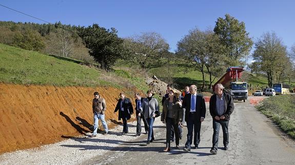 Obras Públicas invierte más de tres millones de euros en la carretera entre Hoznayo y Riaño