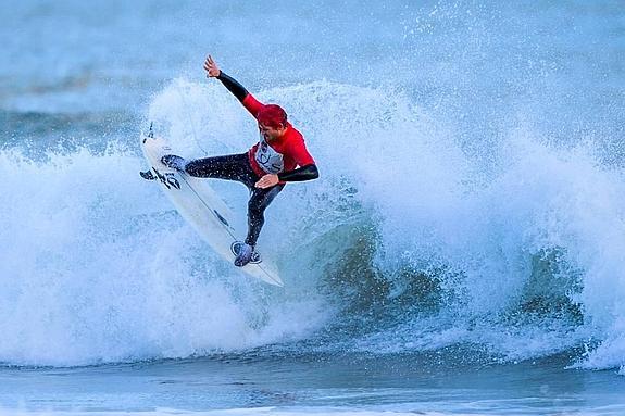 Laredo coge olas en invierno