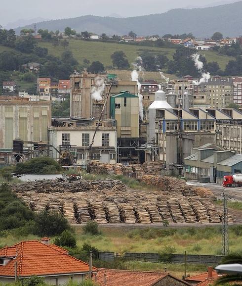 Revilla abre la puerta a que Sniace pueda negociar con sus terrenos industriales