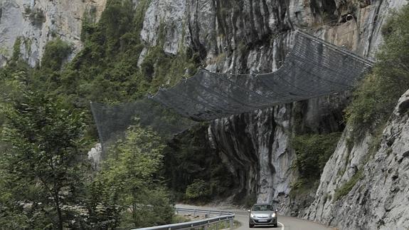 Restringen el acceso al Desfiladero de la Hermida para camiones y autobuses