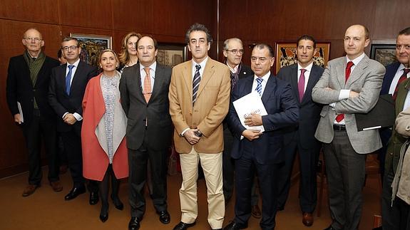 Martín traslada a la Mesa del Besaya la petición de la Cámara de Torrelavega