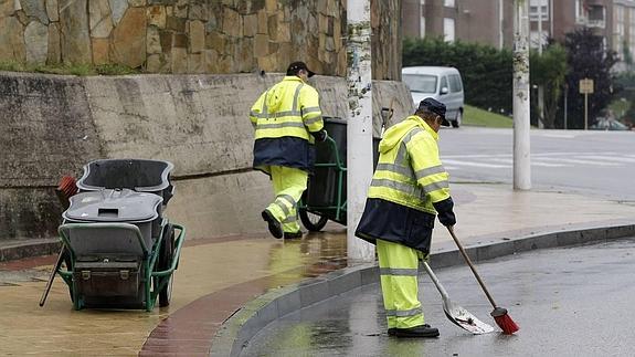 Torrelavega contratará 25 personas para el servicio de limpieza viaria