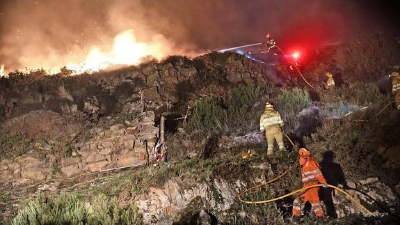 Homenaje a quienes frenaron los incendios