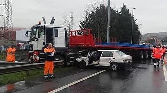 Retenciones por un accidente en Trapagarán en la A-8 sentido Cantabria