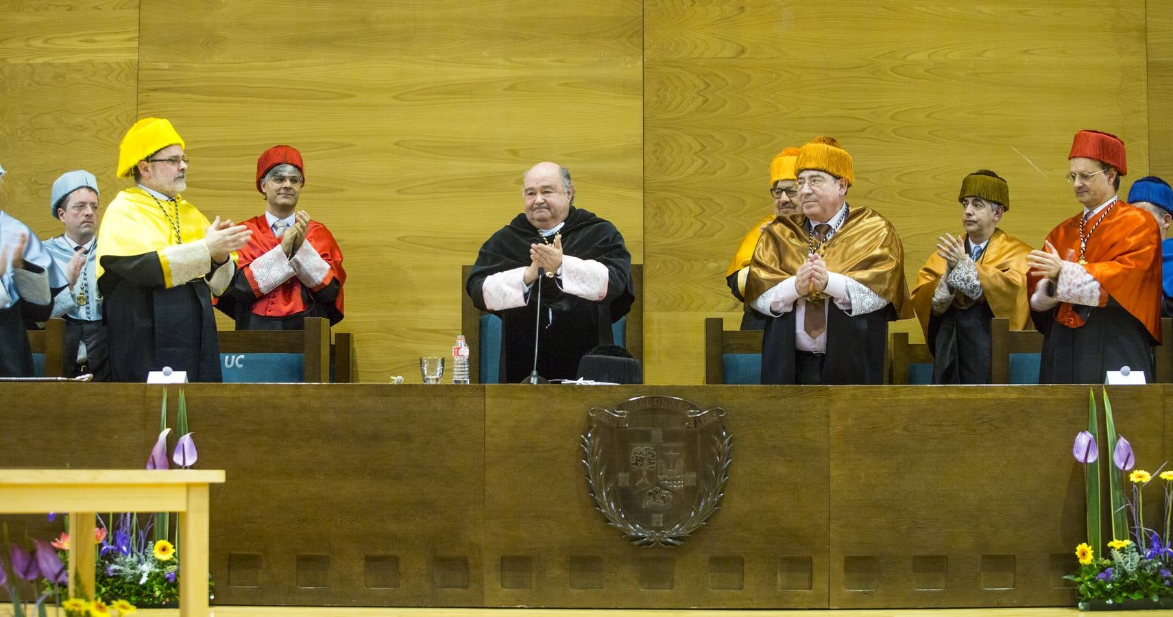 El rector se despide con reproches a los políticos por no apostar por la universidad