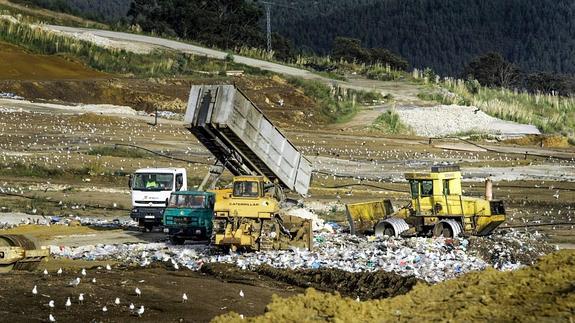 Los primeros camiones con basura de Gipuzkoa llegarán a Meruelo esta semana