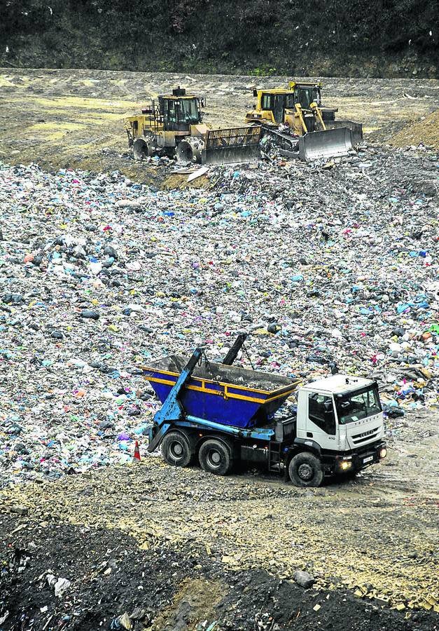 Cantabria rescatará a Gipuzkoa y permitirá que vierta basura en Meruelo