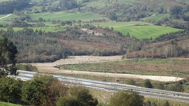 Ecologistas en Acción denuncia las "agresiones ambientales" en el entorno de las marismas del Parque de Oyambre