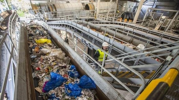 El PP acusa al Gobierno de "vender a Cantabria para traer basura" por "cuatro perras"