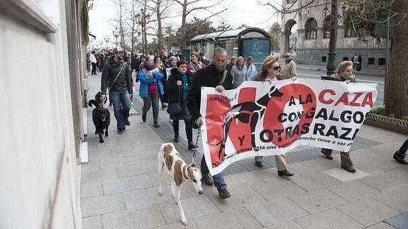 Concentración perruna en Santander para protestar por la caza