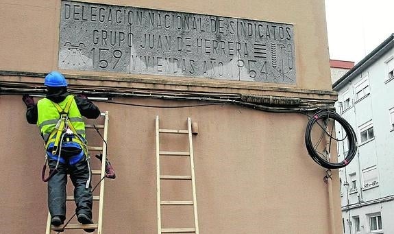 Adiós a los símbolos franquistas