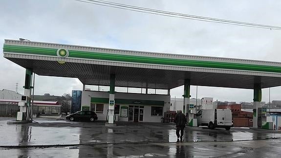 Atracan a punta de pistola en la gasolinera de Mercasantander