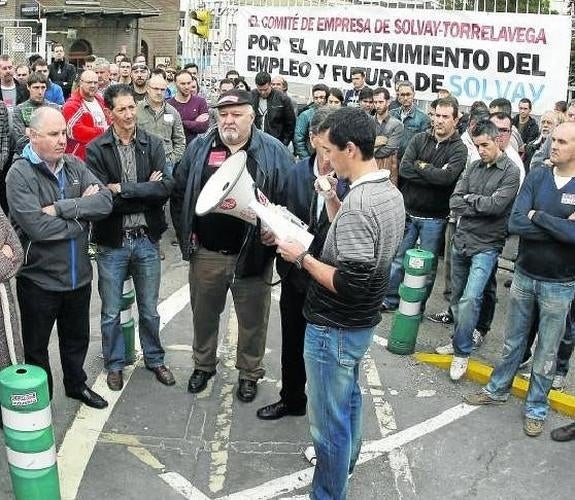 Solvay solo asumirá a 4 trabajadores de los 39 de la planta de clorados