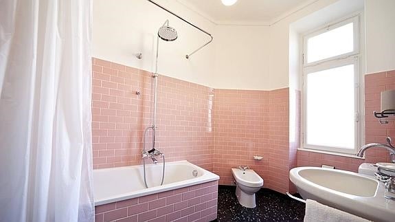 Reforma tu baño antiguo con este gesto