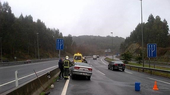 Un accidente a la altura de Sámano corta la A-8 durante seis horas