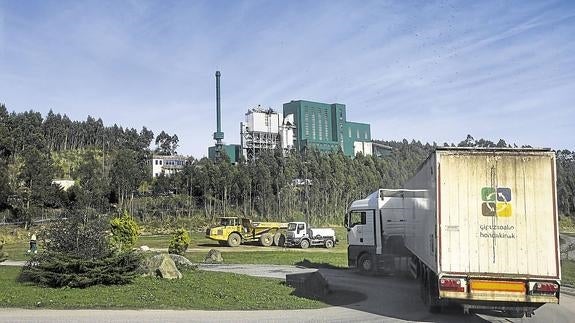 "El Gobierno miente para que los cántabros traguen con la basura de Gipuzkoa sin rechistar"