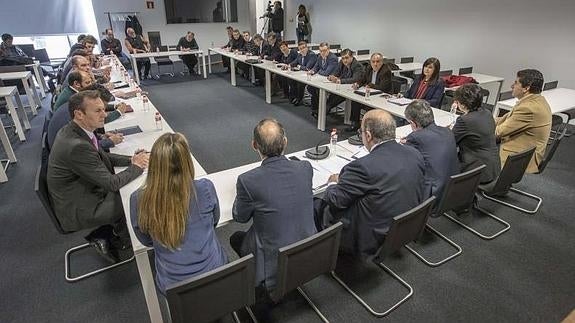 Competencia advierte a Cantabria de que fijar un precio mínimo para la leche vulnera la ley