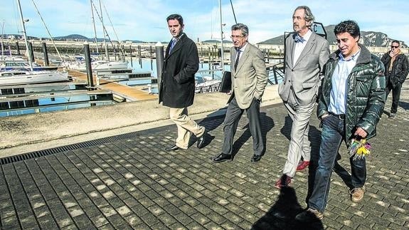 El Gobierno cántabro ya tiene las llaves del puerto de Laredo