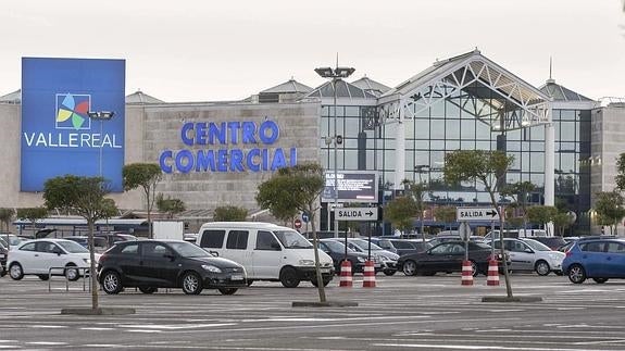 Eroski vende a Carrefour el híper de Valle Real