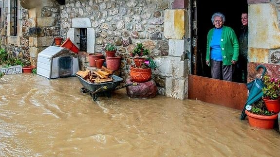 «Tengo el río en la puerta, no puedo salir de casa»