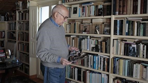 Mario Camus dona sus fondos bibliográficos a Santander