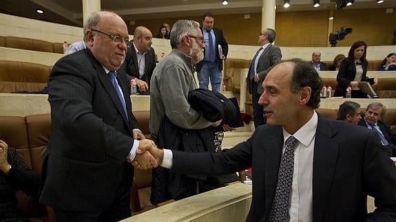 El PSOE se alía con PP y Ciudadanos para tumbar la reforma del estatuto