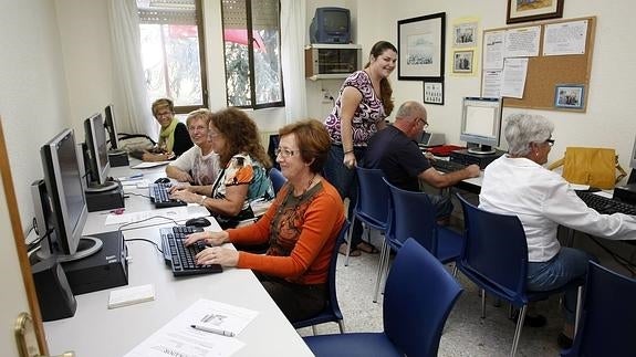 El Ayuntamiento mejorará la sede de los mayores del Barrio Covadonga