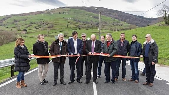 Inaugurada la carretera de acceso a Rasillo tras una inversión de 424.000 euros