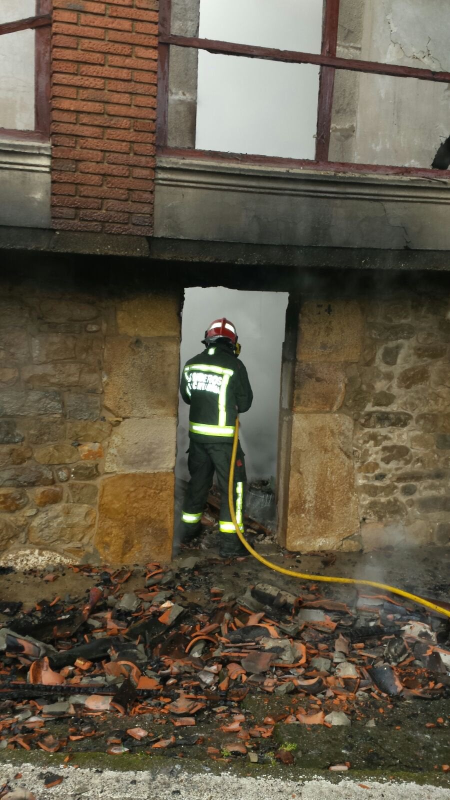 Un incendio calcina una vivienda en Vejorís