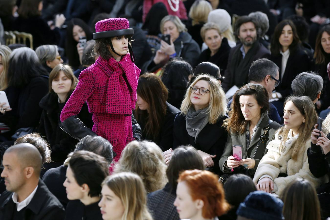 Chanel y Valentino triunfan en París