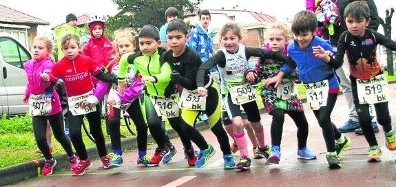 Los más pequeños desafían a la lluvia