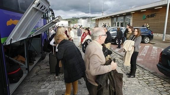 Adif restablece el tráfico ferroviario entre Torrelavega y Las Fraguas tras cinco horas cortado