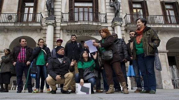 La PAH da un mes a Liberbank para solucionar varios desahucios