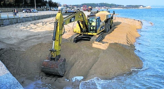 Costas da marcha atrás y rellena de arena las playas de La Magdalena y Los Peligros