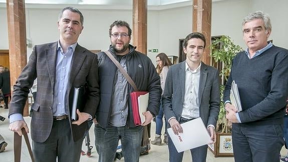 La oposición a De la Serna, indignada con los cambios del Reglamento del pleno