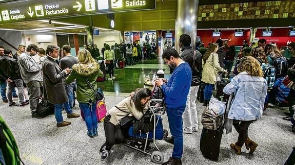 La huelga aérea en Francia deja en tierra a cientos de pasajeros en Santander