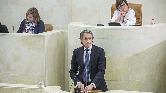 El Parlamento exige parar los espigones de La Magdalena hasta conocer sus efectos