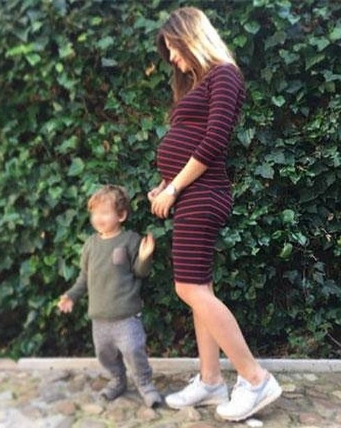 Carbonero luce su embarazo