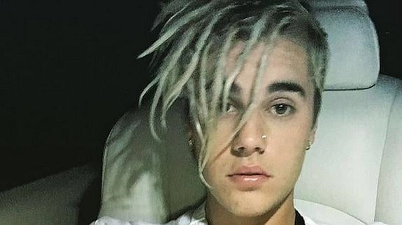 Bieber se pregunta a sí mismo por qué lleva rastas