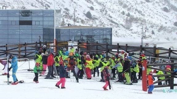 Alto Campoo tiene el 95% de las pistas abiertas y acoge 700 esquiadores