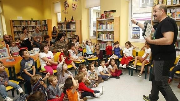 La Biblioteca, el Teatro y las calles acogerán las jornadas del libro de Torrelavega